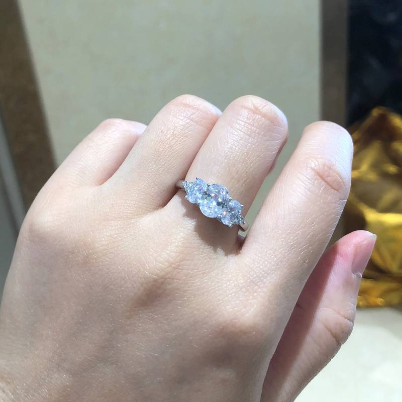 三石款蛋形女戒S925银镀白金定制选款主石莫桑钻1.5ct/副石高碳钻